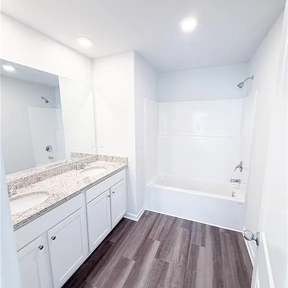 310 Oakwood Dr — Photo 8