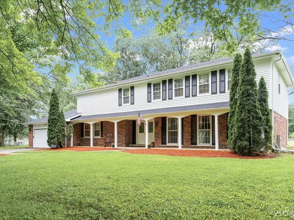 5N360 Robin Ln, Wayne, IL 60184