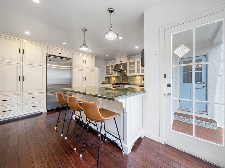 408 N Story Pl — Photo 11