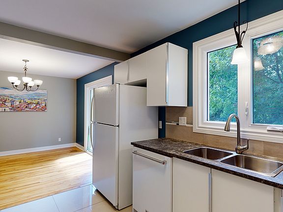 5th image of 16 Lenore Pl #1