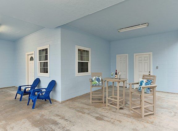 4th image of 29 Lauderdale Dr