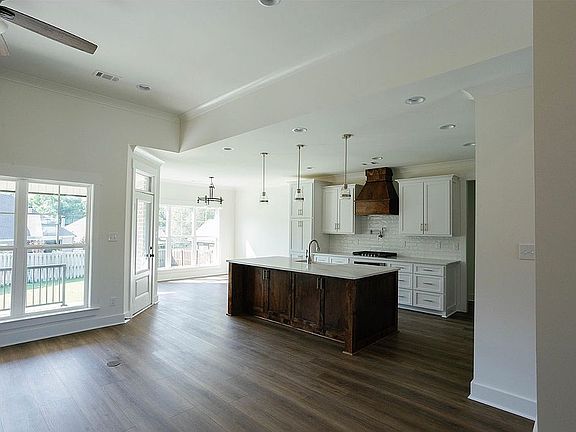 5th image of 103 Andiron Ct