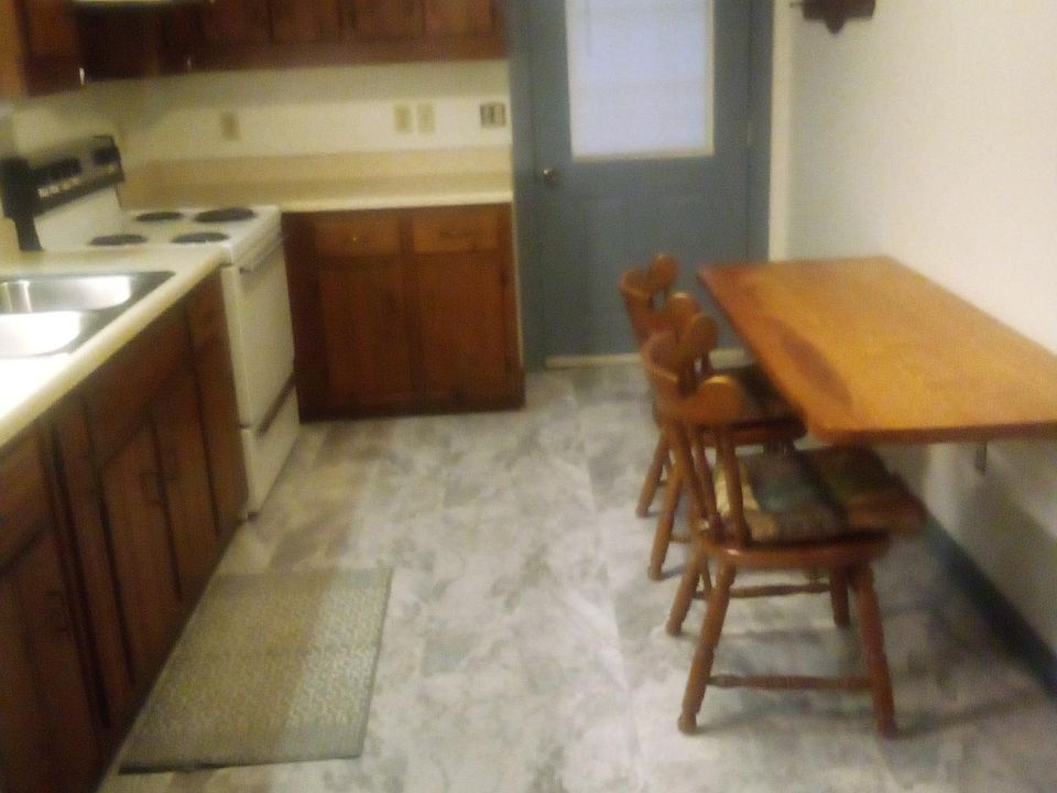 built-in table w/chairs