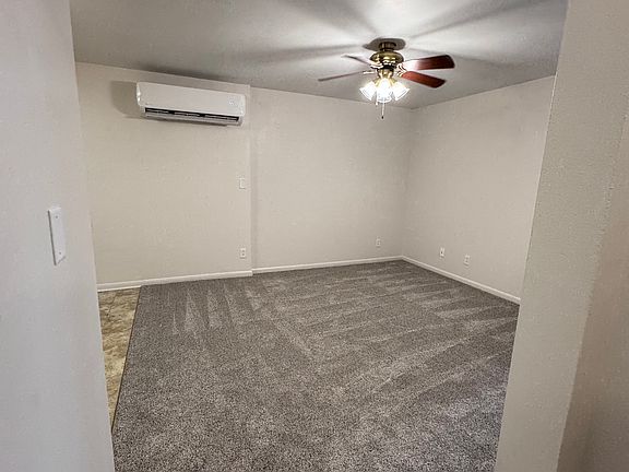 2nd image of 919 1/2 Main St APT 1F