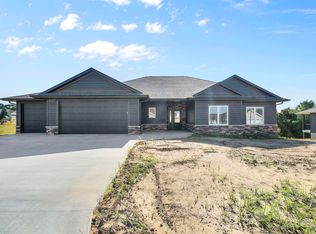 940 Rylee Ct, Peosta, IA 52068