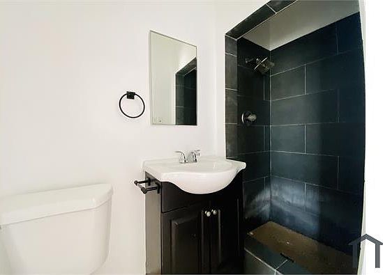 4th image of 3551 S Western Ave #11