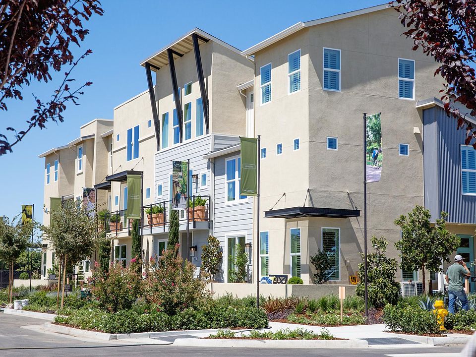 1st image of 976 Kaneko Ln #976