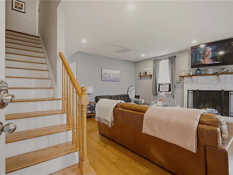 223 Oliphant Ln #A — Photo 17