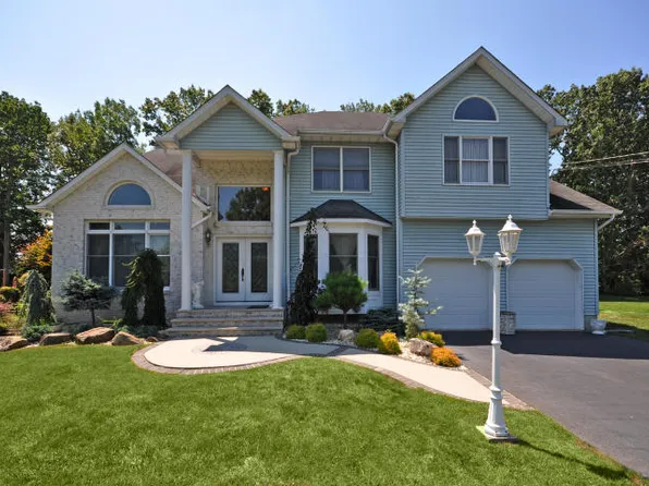 141 Union Hill Rd, Manalapan, NJ 07726
