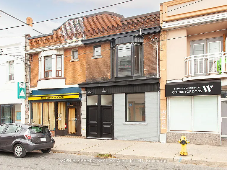 2100 Dundas St W #FRONT — Photo 2