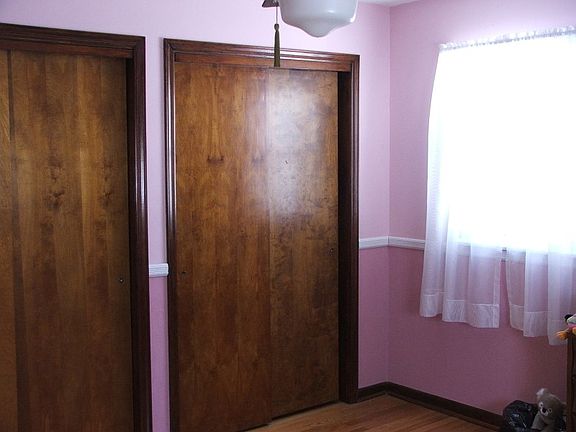 3rd image of 15 Oak St