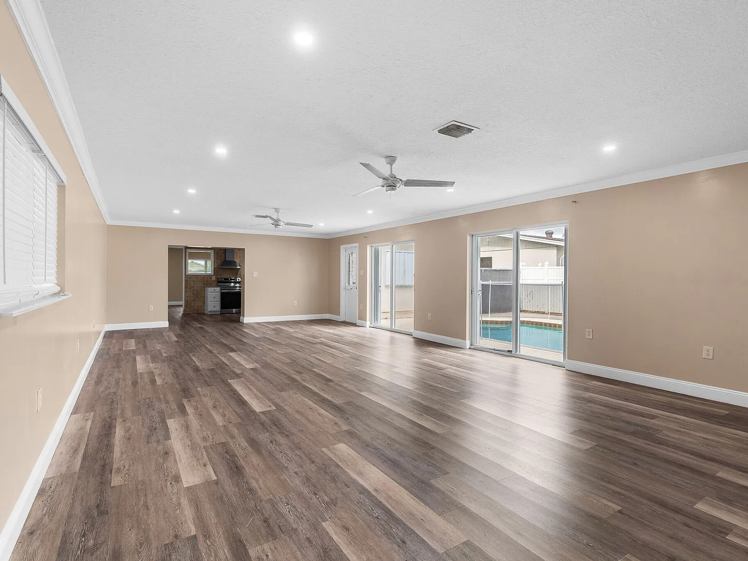 3 bed, 1966 sqft, $3,650 — Photo 4