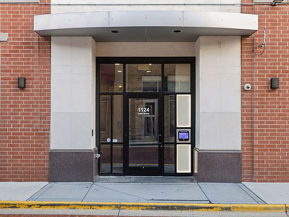 4th image of 1124 Lake St #511