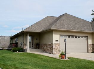3256 Pinnacle Ct, Mason City, IA 50401