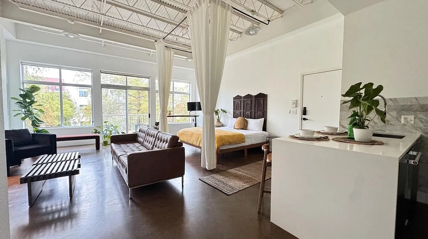 Studio, 785 sqft, $2,600 — Photo 1