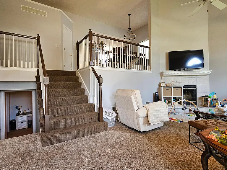 15624 Foster St — Photo 3