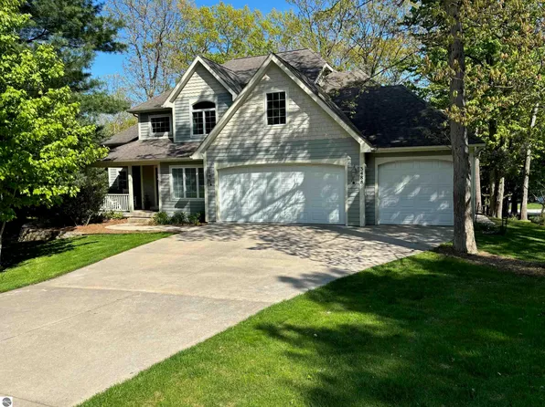 3488 Village Circle Dr, Traverse City, MI 49686
