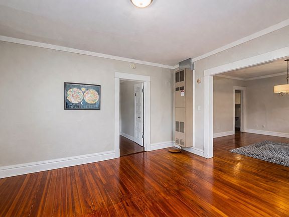 4th image of 1114 E Fulton St #2
