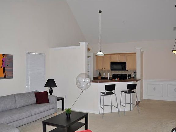 5th image of 6011 Newport Ln APT 202