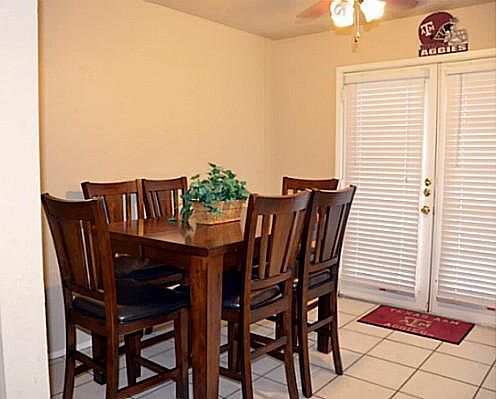 4th image of 1904 Dartmouth St APT L2