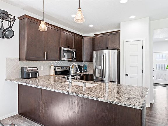 5th image of 7138 S Parkridge Blvd