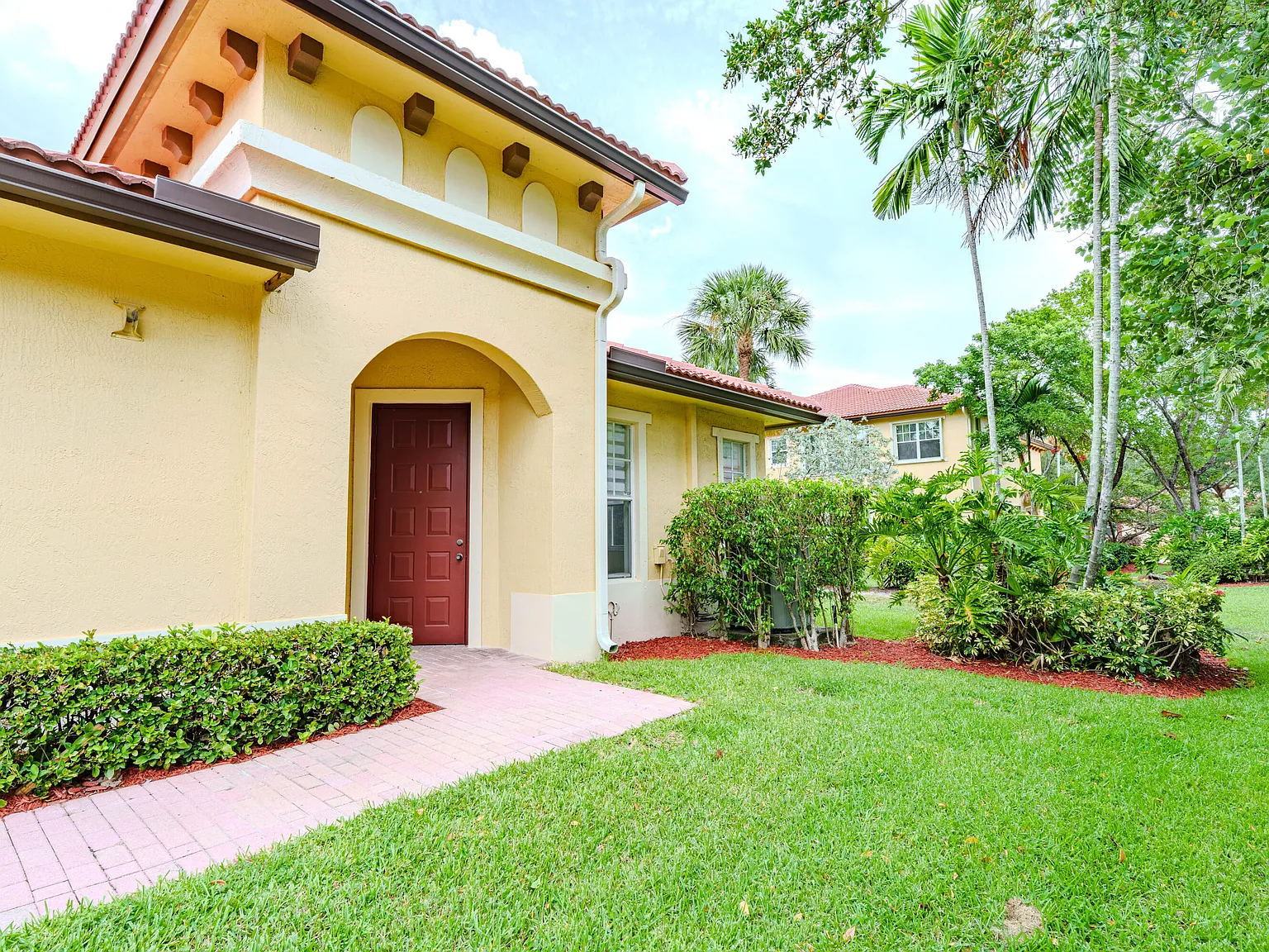 3 bed, 2.0 bath, 1532 sqft, $3,350 — Photo 2