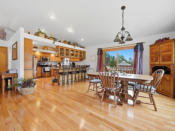 5th image of 1129 Foothills Rd