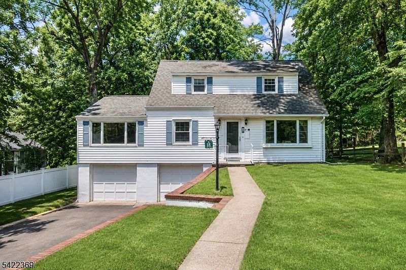 1st image of 18 Mountainside Dr