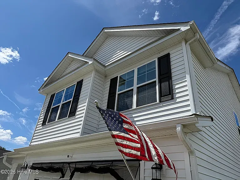4 bed, 2143 sqft, $2,200 — Photo 3
