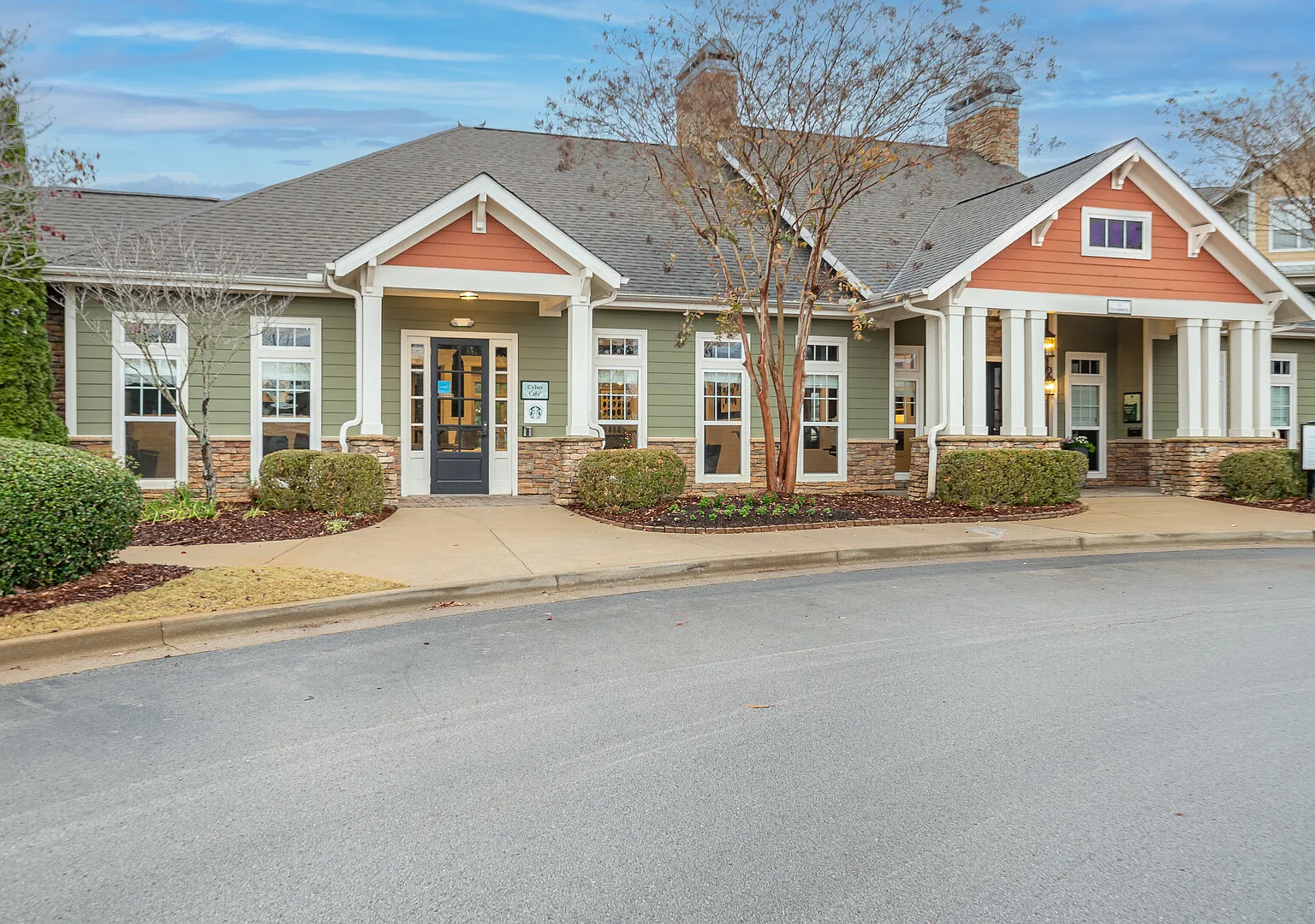 Spacious 2BR/2BA Gated Community — Photo 3