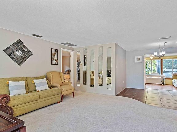 5th image of 18374 Avon Ave