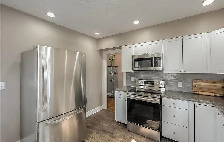 1141 Sparks Rd — Photo 6