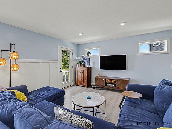 5th image of 8915 Barrington Ln