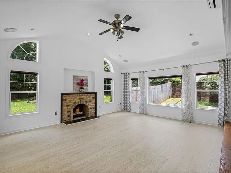 5291 Manhasset Cv — Photo 10