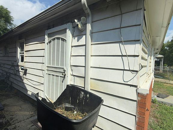 2nd image of 19149 Fleming St