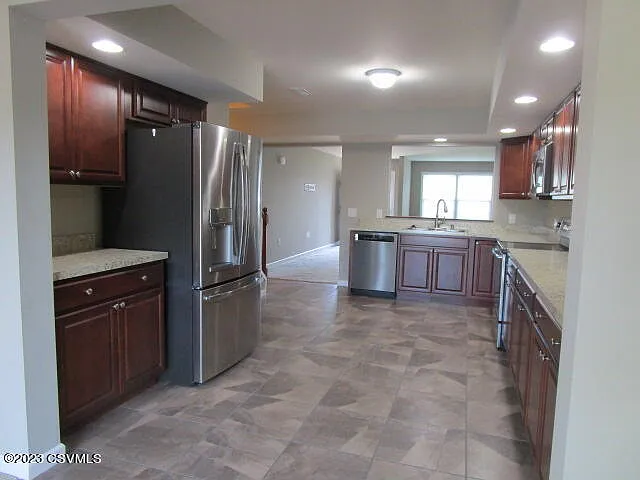 820 Baker St — Photo 6