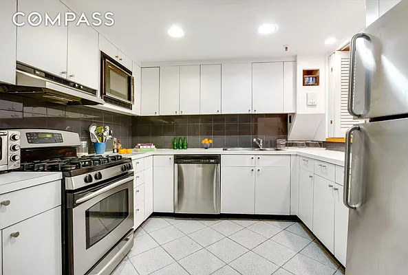 Sold by Compass | media 33