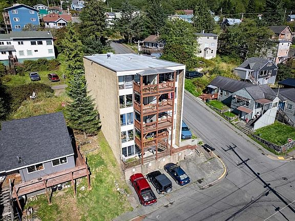 2nd image of 207 Washington St