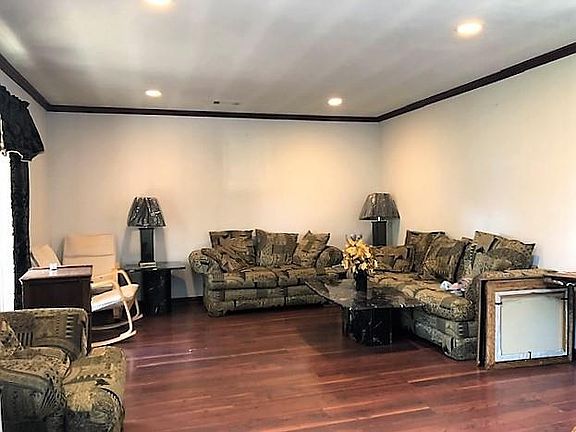 2nd image of 205 Hill St