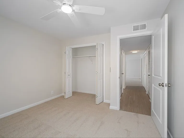 Western Hills Apartments — Photo 13