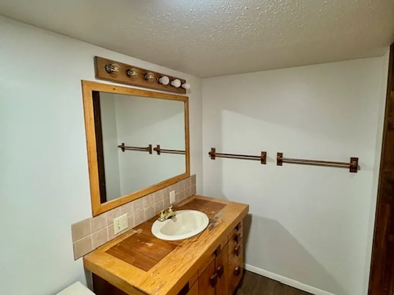 1605 W Koch St — Photo 22