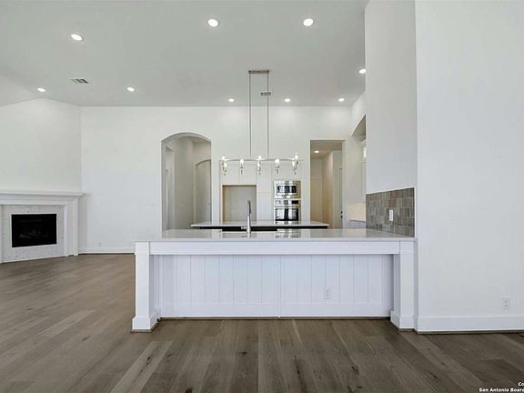 5th image of 118 Kingston Court