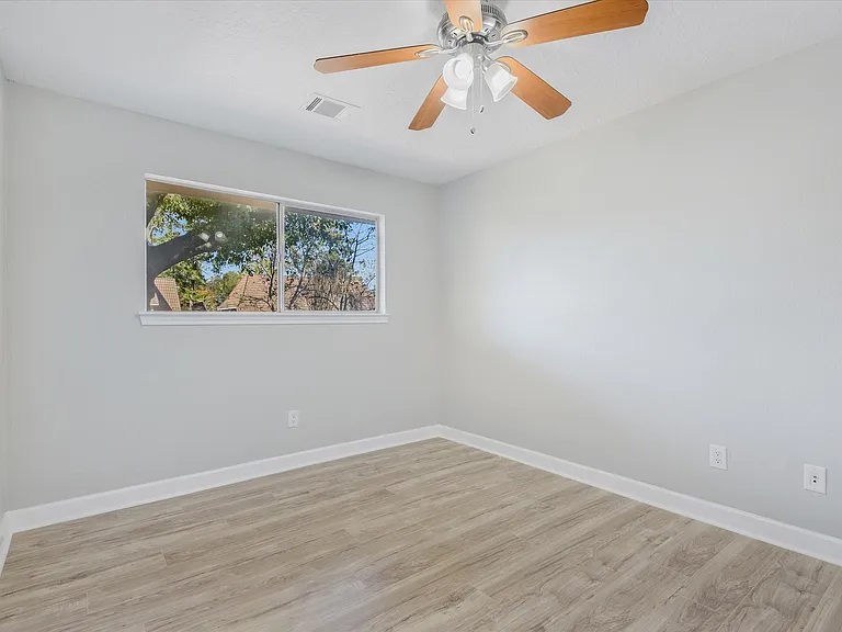 3642 Aldergrove Dr — Photo 15