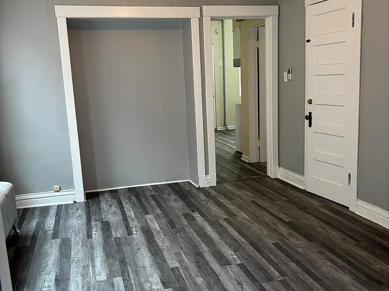 1213 W 71st St — Photo 3