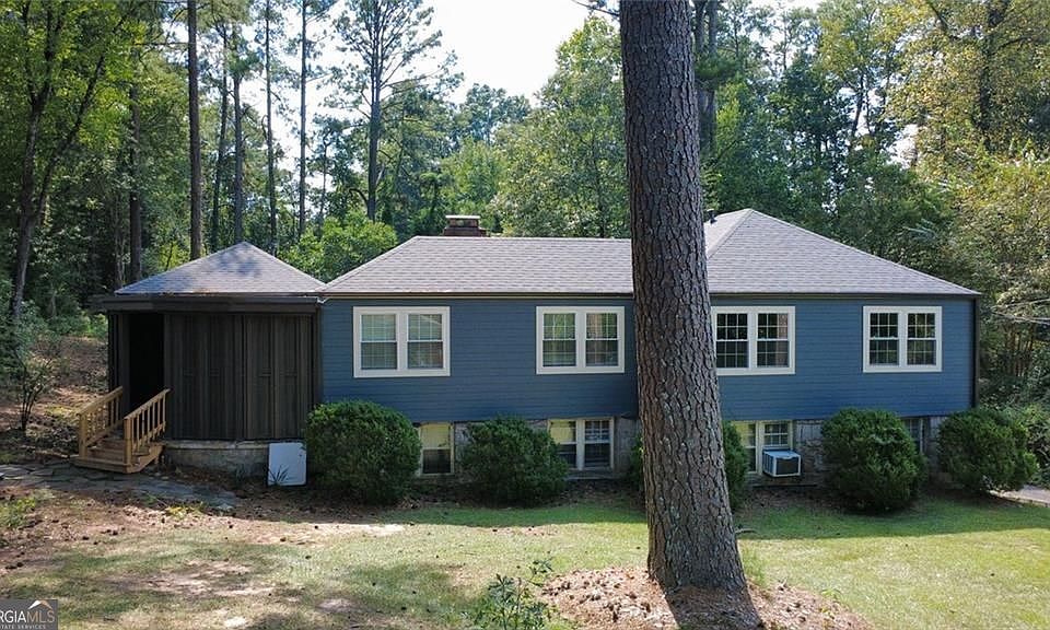 1st image of 1276 Woods Cir NE