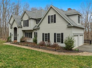 5 Blanches Walk, Newtown, CT 06470