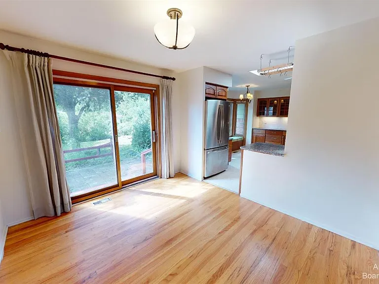 2235 Prairie St — Photo 8