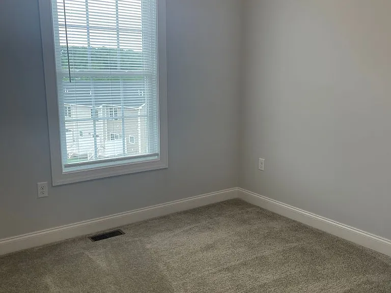 1194 Bluemoon Dr — Photo 17