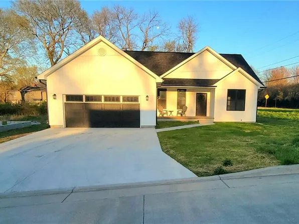 1244 Sheila Ann Dr, Carthage, MO 64836