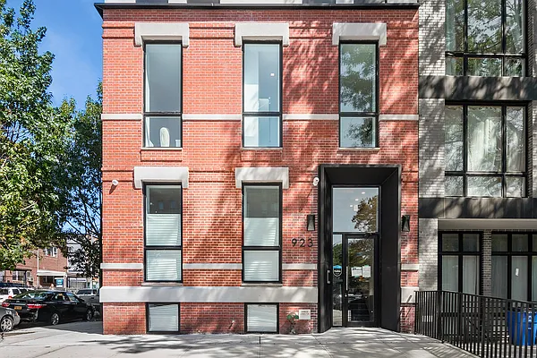Sold by Compass | media 7